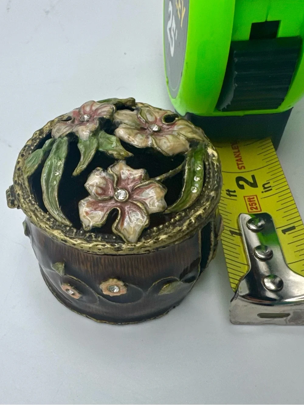 No brand charming round
